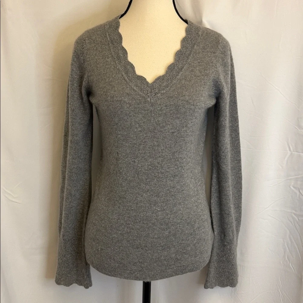 Ann Taylor Cashmere Gray V-Neck Sweater Scalloped Trim Small
